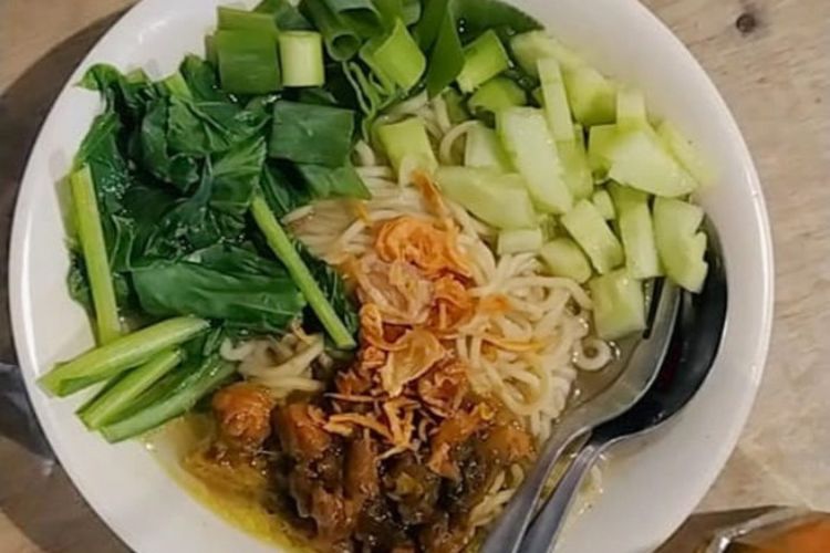 Mie Ayam & Bakso Legendaris di Tepi Jalan Slamet Riyadi